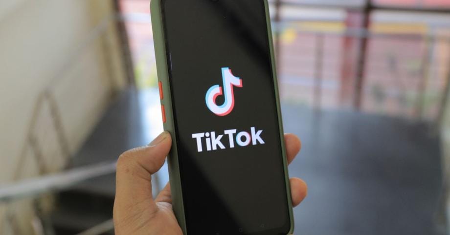AI 猫咪跳舞视频制作指南：Kling 2.6 与主流工具实操